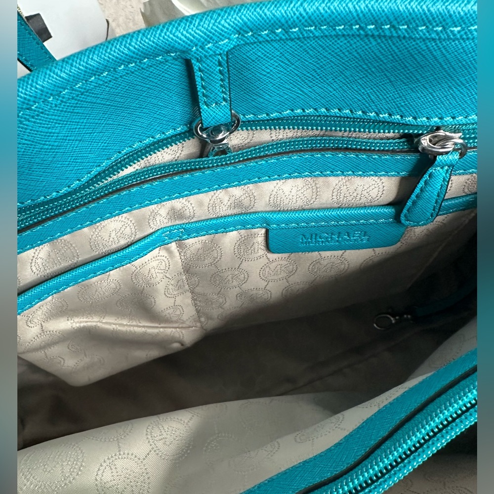 Michael Kors Teal Tote/bag.excellent condition - Picture 7 of 14